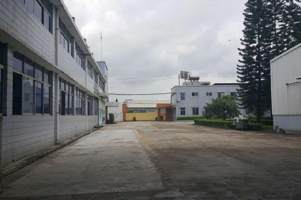 崇陽(yáng)歐德機械_廠(chǎng)區車(chē)間